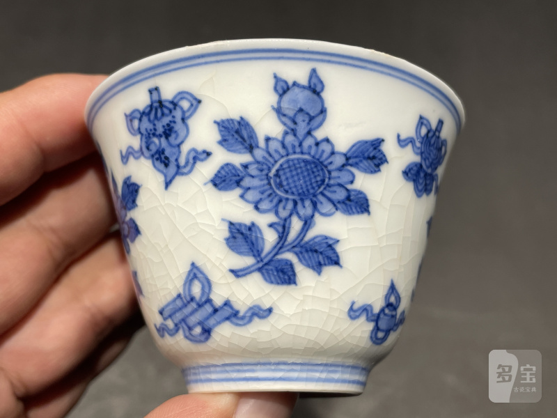 清康熙 浆胎青花菊托八宝纹杯一对 - 图3